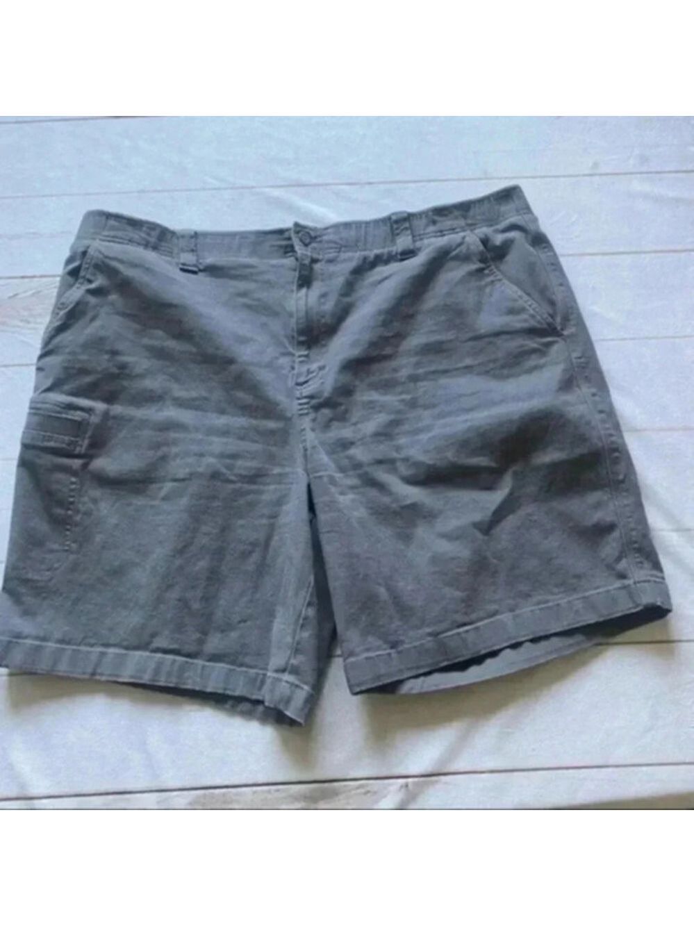 L.L. Bean men’s cargo Gray shorts Size 42W